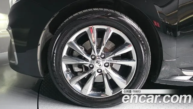 Kia Carnival 2018 thumb 3
