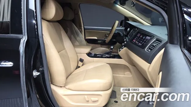 Kia Carnival 2018 thumb 2