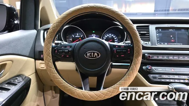 Kia Carnival 2018 thumb 4