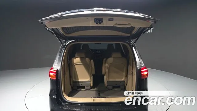 Kia Carnival 2018 thumb 5