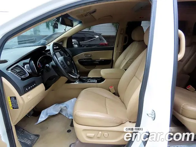 Kia Carnival 2019 thumb 2