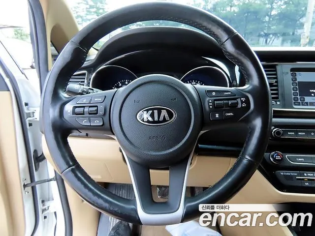 Kia Carnival 2019 thumb 5