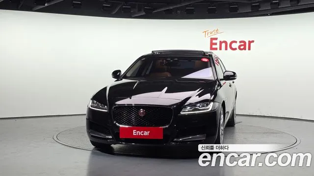 Jaguar XF 2017 thumb 11