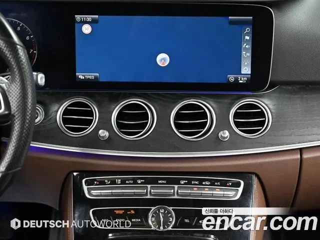 Mercedes-Benz E-Class 2016 thumb 11
