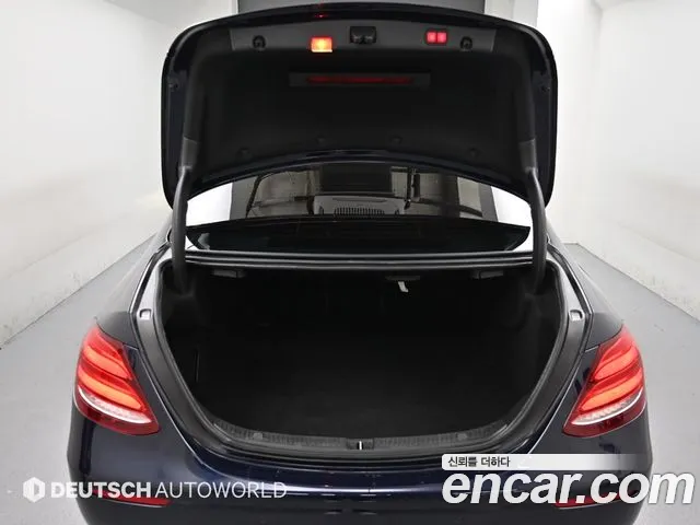 Mercedes-Benz E-Class 2016 thumb 7
