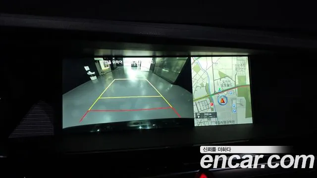 Genesis G90 2017 thumb 5