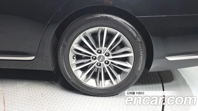 Genesis G90 2017 thumb 6
