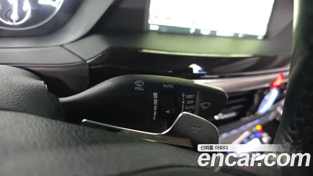 Genesis G90 2017 thumb 2