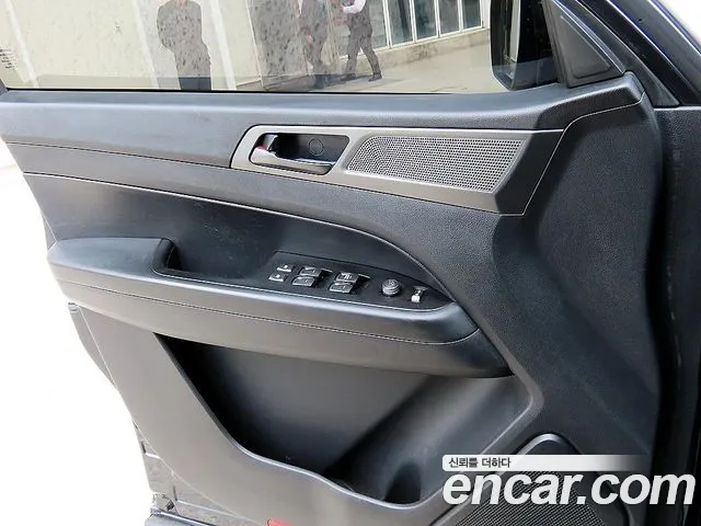 KGM Rexton 2022 thumb 11