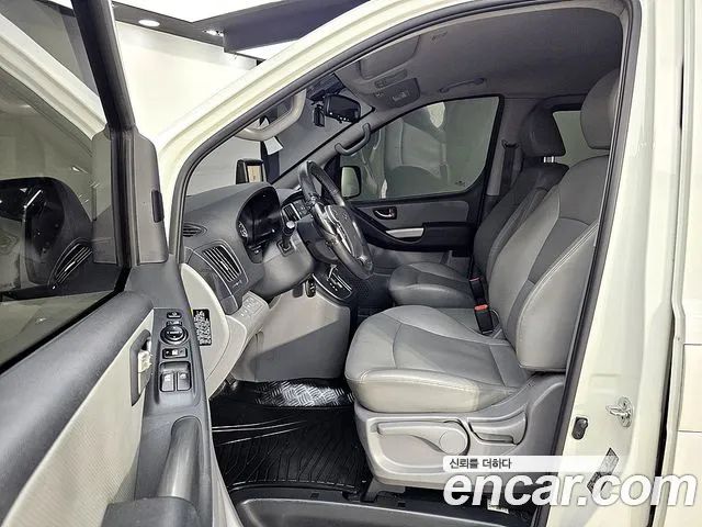 Hyundai Staria 2021 thumb 10