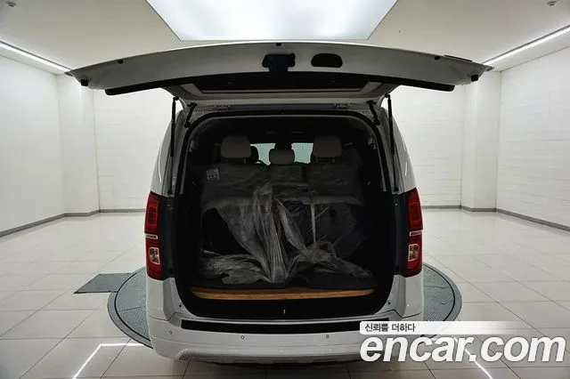 Hyundai Staria 2019 thumb 10
