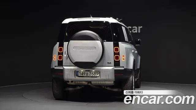 Land Rover Defender 2021 thumb 10