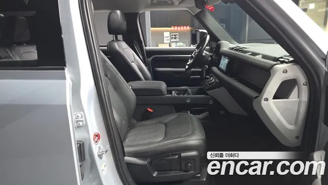 Land Rover Defender 2021 thumb 11