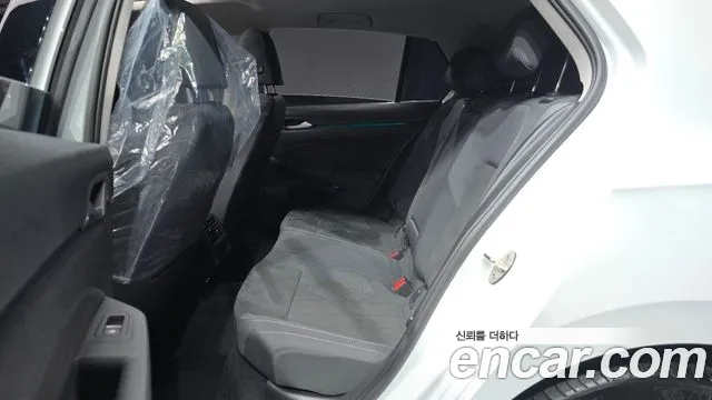 Volkswagen Golf 2024 thumb 3