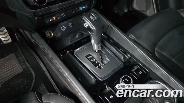 KGM Rexton 2018 thumb 9