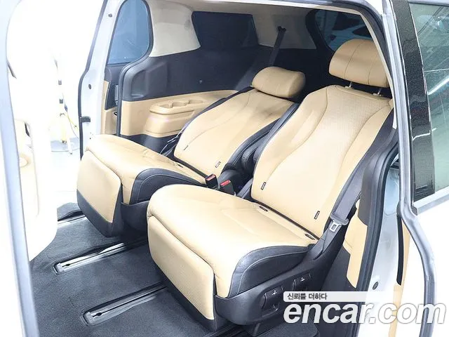 Kia Carnival 2021 thumb 11