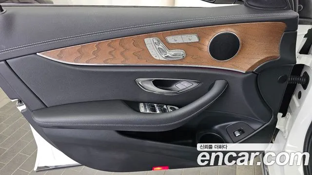 Mercedes-Benz E-Class 2020 thumb 6