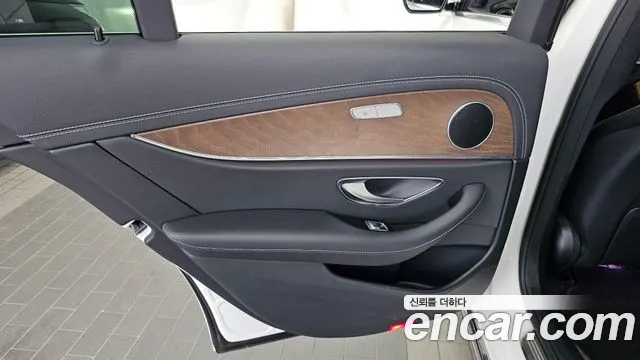 Mercedes-Benz E-Class 2020 thumb 2
