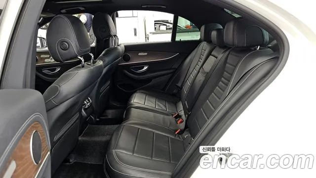 Mercedes-Benz E-Class 2020 thumb 12