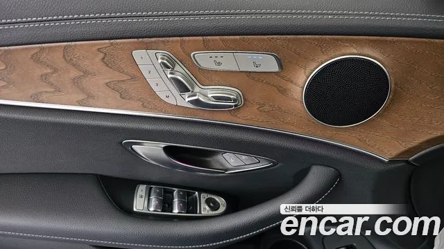 Mercedes-Benz E-Class 2020 thumb 3