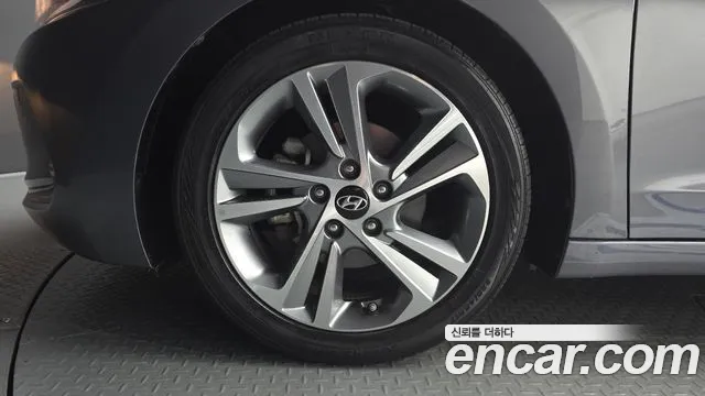 Hyundai Avante 2017 thumb 11