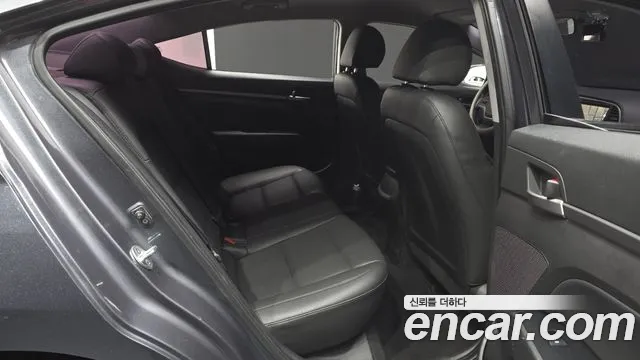 Hyundai Avante 2017 thumb 4
