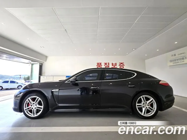 Porsche Panamera 2010 thumb 9