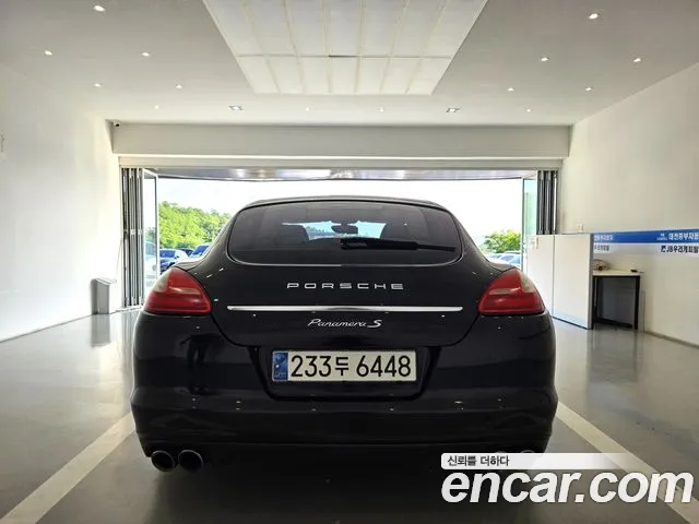 Porsche Panamera 2010 thumb 6