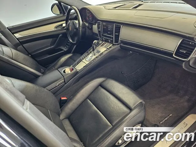 Porsche Panamera 2010 thumb 10