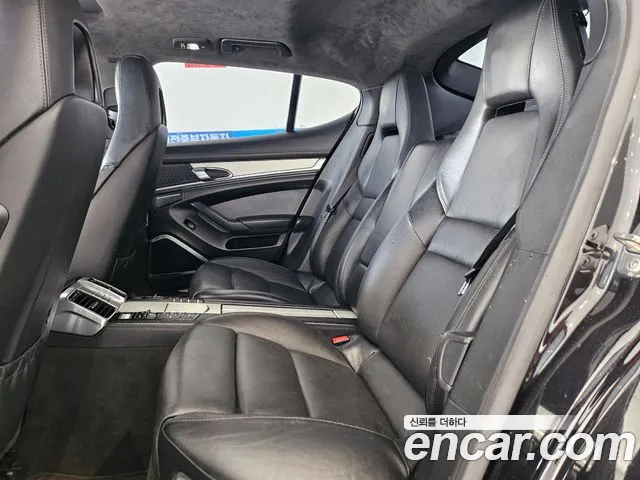 Porsche Panamera 2010 thumb 8
