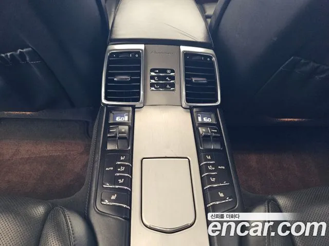 Porsche Panamera 2010 thumb 2