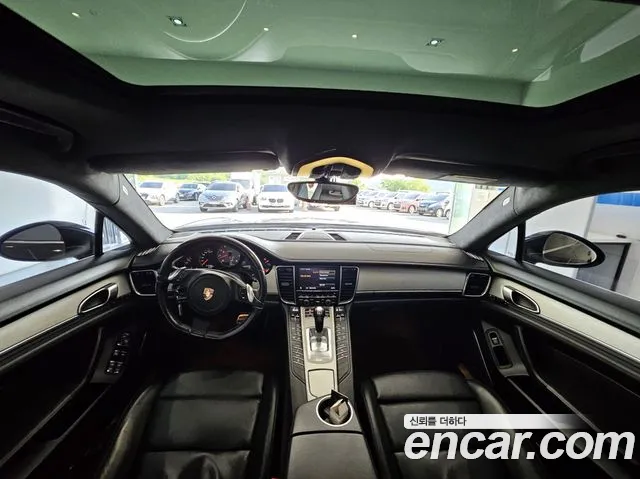 Porsche Panamera 2010 thumb 3