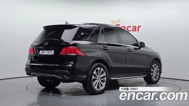 Mercedes-Benz GLE-Класс 2017 thumb 11