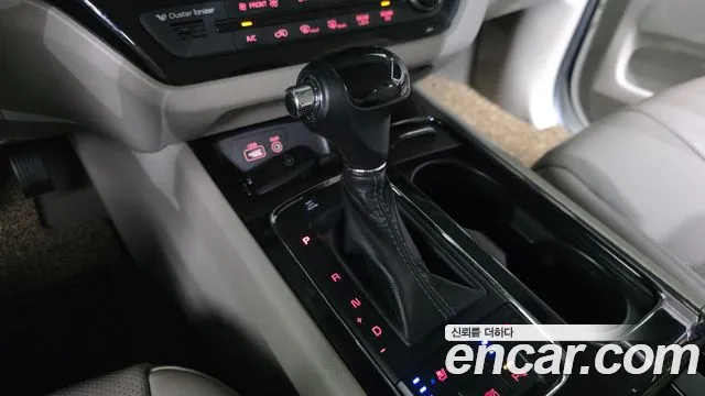 Kia Carnival 2015 thumb 8