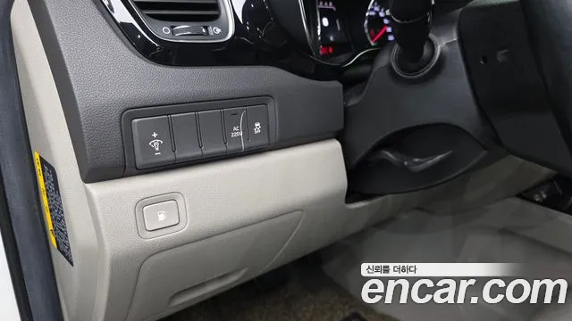 Kia Carnival 2015 thumb 3