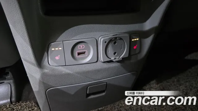 Kia Carnival 2015 thumb 10