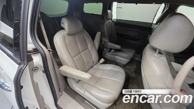 Kia Carnival 2015 thumb 4