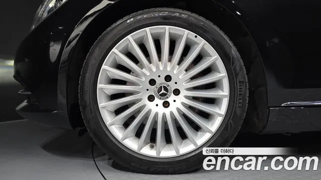 Mercedes-Benz S-Class 2016 thumb 12