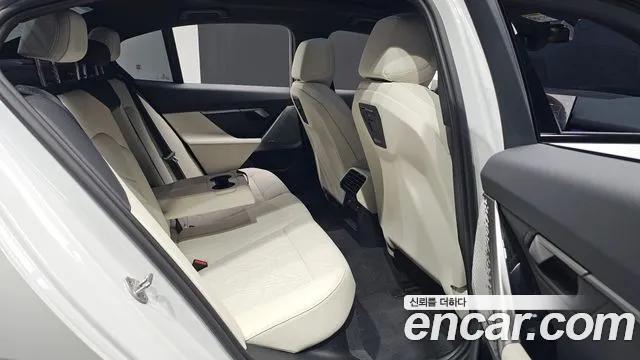 BMW 5 серии 2025 thumb 8