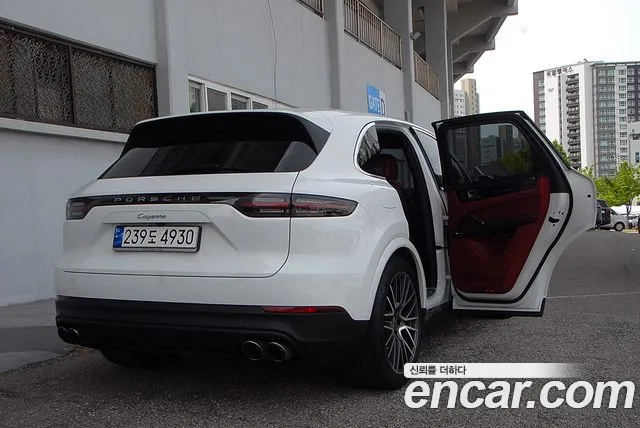 Porsche Cayenne 2023 thumb 10