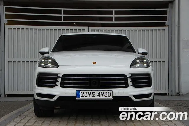 Porsche Cayenne 2023 thumb 2