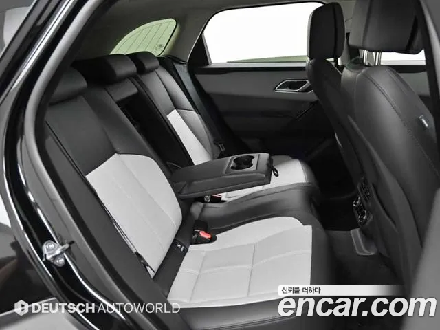 Land Rover Range Rover Velar 2025 thumb 10