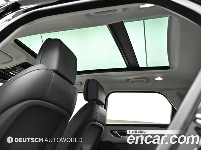 Land Rover Range Rover Velar 2025 thumb 3