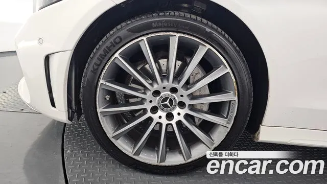 Mercedes-Benz C-Class 2019 thumb 7