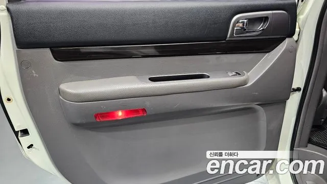 KGM Korando 2015 thumb 4