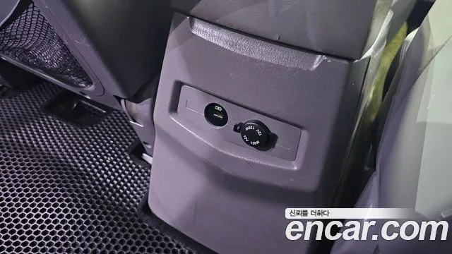 KGM Korando 2015 thumb 2