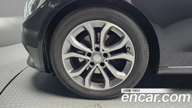 Mercedes-Benz C-Class 2017 thumb 9