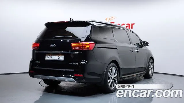 Kia Carnival 2018 thumb 2