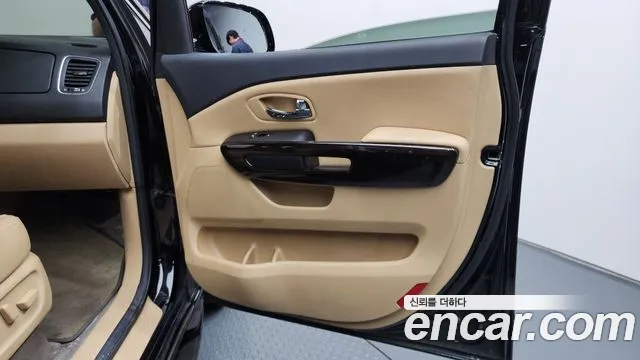 Kia Carnival 2018 thumb 6