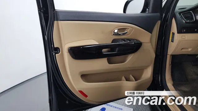 Kia Carnival 2018 thumb 12